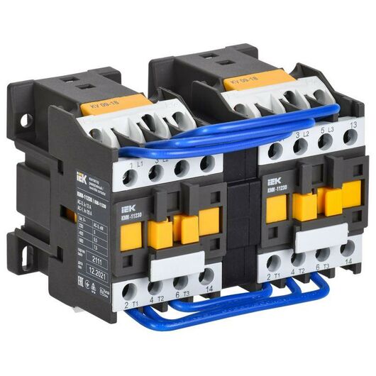 Контактор КМИ-11230 реверс 12А 400В/АС3 2НО IEK KKM13-012-400-20-1 • Купить по низкой цене в интернет-магазине СМЭК